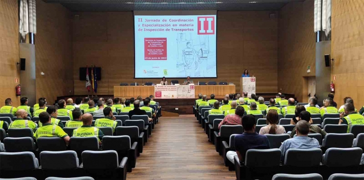 Junta y Guardia Civil potencian su coordinación en el control del cumplimiento de la normativa de transportes