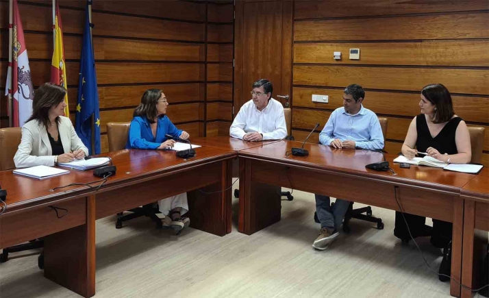 La Junta abre una línea para financiar hasta el 75 % del coste del permiso de conducir para el transporte