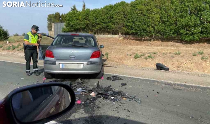 Dos personas heridas en un choque entre vehículos cerca de la gasolinera de Las Casas