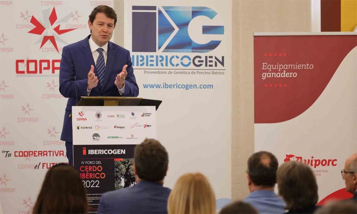 Mañueco apuesta por construir una cultura del ibérico, semejante a la que ya está creada en torno al mundo del vino