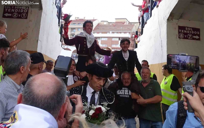 Primera de feria: Puerta grande, y doble, en San Benito