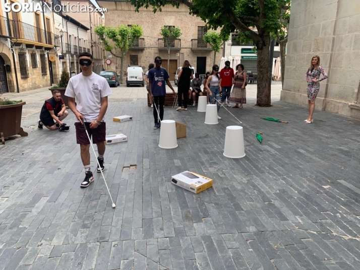 Fotos: decenas de sorianos se ponen en la piel de personas ciegas a través de la ONCE