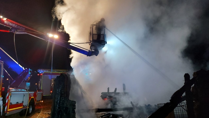 Importante incendio en una majada de Cantalucia 