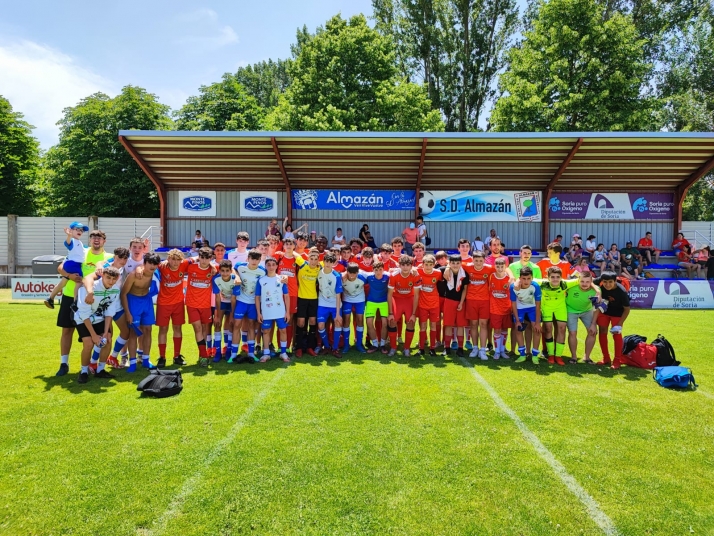 La cantera del Almazán cerró la temporada por todo lo alto frente al Vicálvaro 