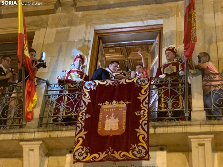 Adiós mascarillas, hola pañuelo: el pregón de San Juan 2022 hace estallar de alegría a la Plaza Mayor