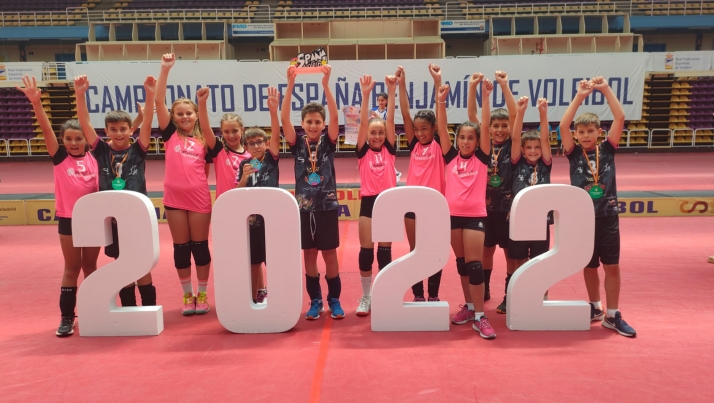 El benjamín masculino del Sporting Santo Domingo hace historia al proclamarse subcampeón de España