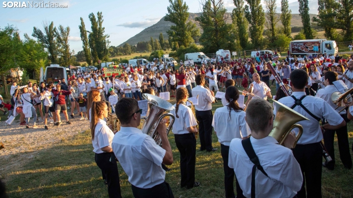 Fotos: las 12 cuadrillas se despiden de la Compra con su tradicional merienda