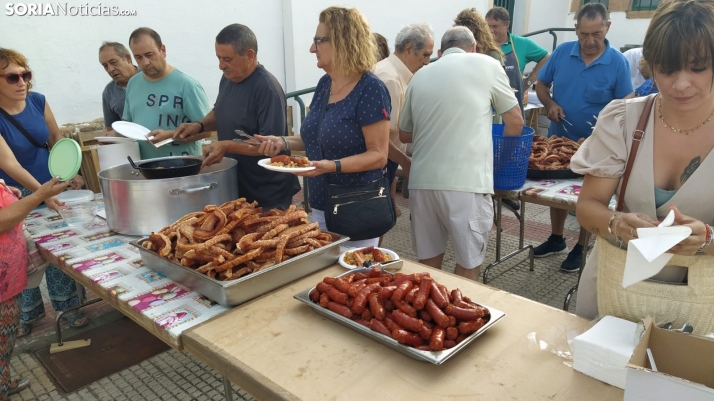 Suculentas y mutitudinarias migas en La Barriada 
