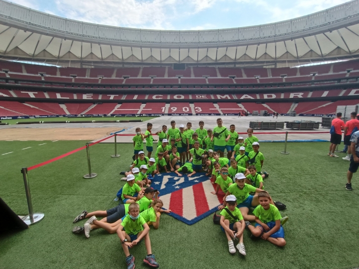 En imágenes: La visita del campus del S. D. Almazán al Wanda Metropolitano