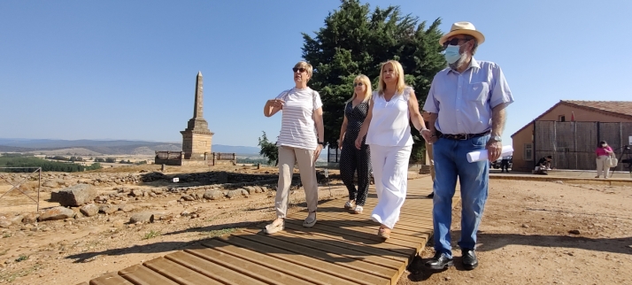 El Yacimiento de Numancia estrena un nuevo tramo de pasarela a la espera de un impulso real y un relevo en la investigación