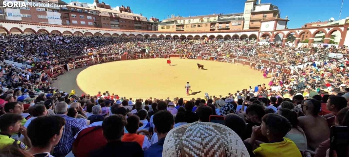 Llenazo en la tarde del Viernes de Toros, que cierra con nueve orejas