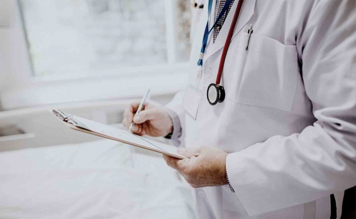 86 facultativos de Castilla y León fueron atendidos en el Programa de Atención Integral al Médico Enfermo durante 2021