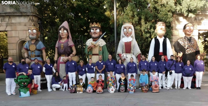La comparsa de Gigantes y Cabezudos acude este fin de semana a Burgos
