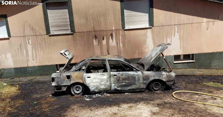 Arde un turismo en Almazán