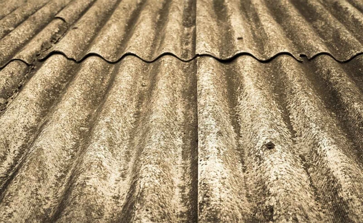 Castilla y León incorpora una nueva línea para retirada y sustitución de materiales tóxicos en centros de trabajo