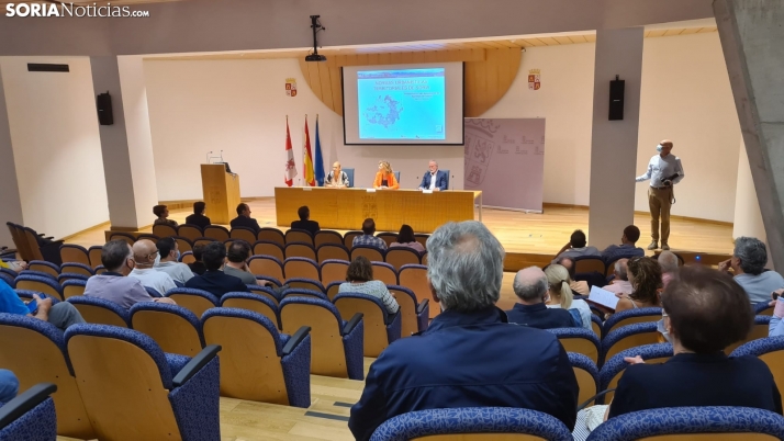 Junta y Diputación presentan a los alcaldes de la provincia las Normas Urbanísticas Territoriales