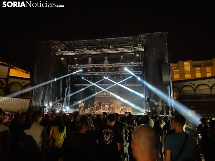 La primera noche del Soria Rock hace vibrar la Plaza de Toros