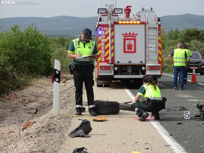 Un turismo colisiona contra una empacadora en Ocenilla