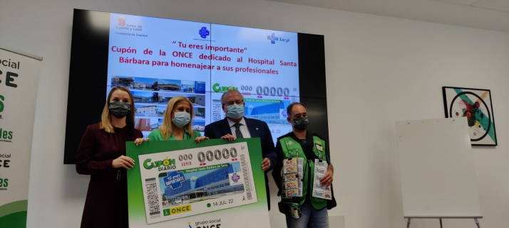 La ONCE homenajea a los sanitarios del Hospital de Soria