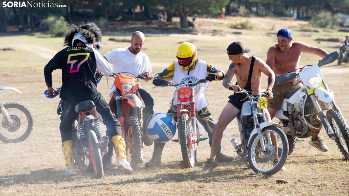 En imágenes: El partido de fútbol más singular jamás jugado en Soria