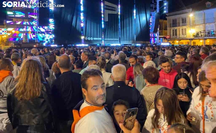 Llenazo en la plaza Mayor burgense para despedir las fiestas