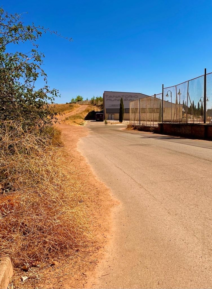 Piden adecuar los accesos al Tanatorio Municipal 