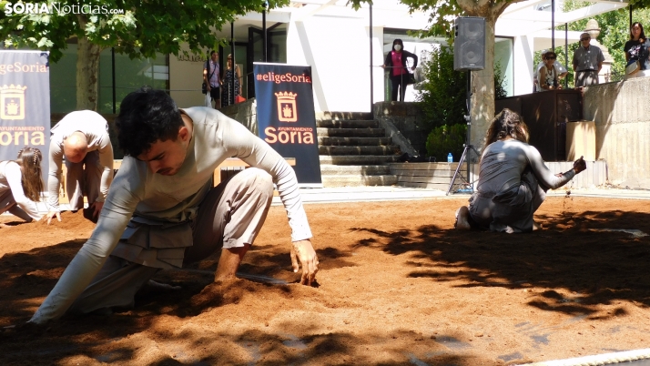 En imágenes: La danza deslumbra en la inauguración de una Expoesía que suena a gallego