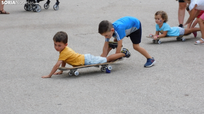 Medio centenar de niños disfrutan de la Gymkana que cierra las Noches Callejeras