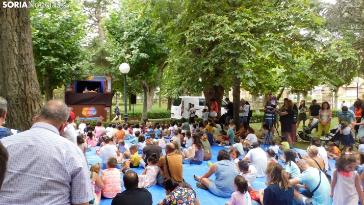 Fotos: Los sorianos ayudan al Príncipe Verdemar a derrotar un dragón en La Alameda 