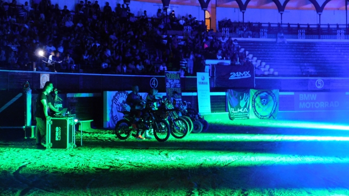 En video: Las motos invaden el cielo soriano en el Freestyle Motocross Internacional
