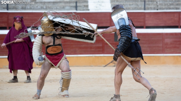 Fotos: ‘Ars Dimicandi’ traslada a La Chata a la leyenda de Hades y Caronte