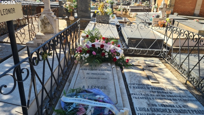 Leonor vuelve a ser homenajeada entre poemas y rosas