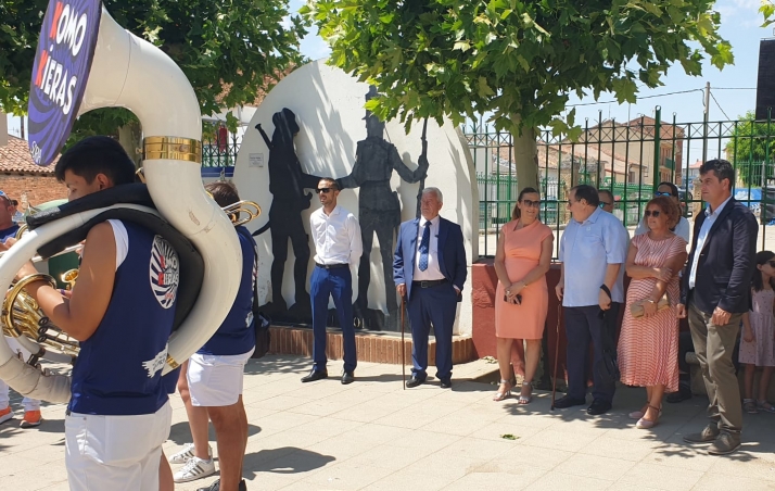 Virginia Barcones acude a las fiestas de Tardelcuende