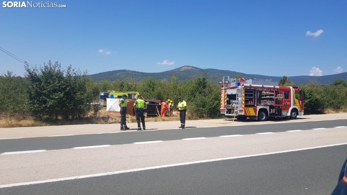Un accidente de coche deja atrapadas y heridas a tres personas en Almarza 