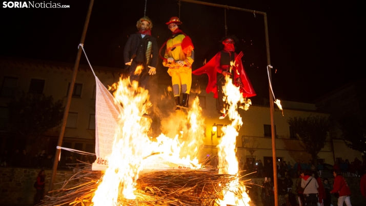 GALERÍA: El fuego devora a los Diablillos, y los malos presagios, en Ágreda