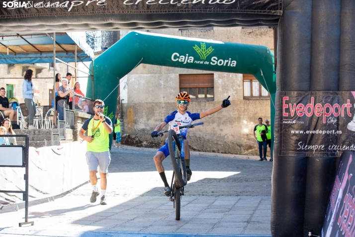 Fotos: ciclistas de todo el país se dan cita en la BTT de Duruelo 