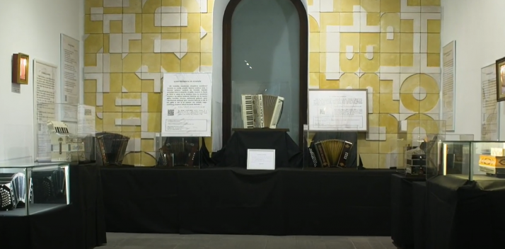 Tres siglos de historia del acordeón se dan cita en la Audiencia