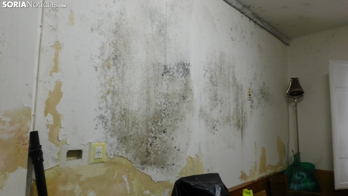 Los vecinos de Las Casas denuncian el mal estado de su Casa Ayuntamiento