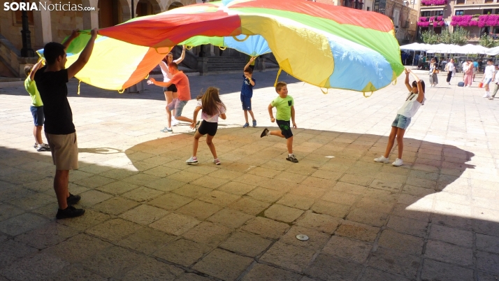 Fotos: los más pequeños disfrutan de las fiestas del Casco Viejo con una gymkana 