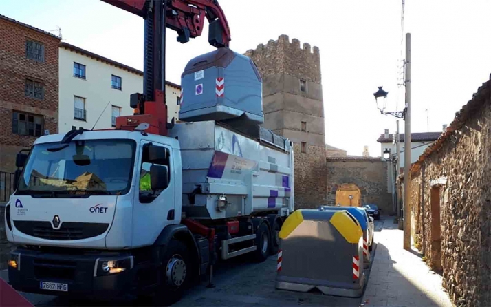 Denuncian saturaciones en contenedores de envases y de papel en la provincia durante el verano