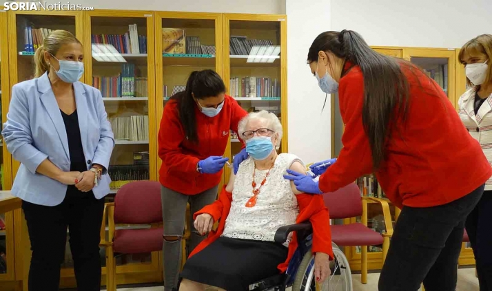 Arranca la vacunación de la cuarta dosis de la COVID-19 en residencias