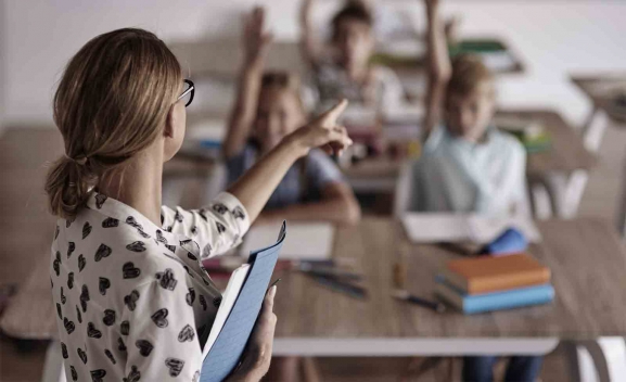 Castilla y León ofrecerá este curso casi un centenar de formaciones online a los docentes