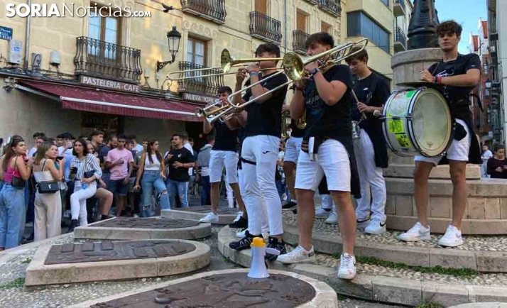 Los universitarios, de charanga por Soria