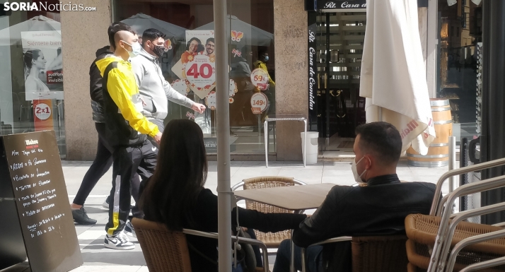 Castilla y León vuelve a permitir fumar en las terrazas