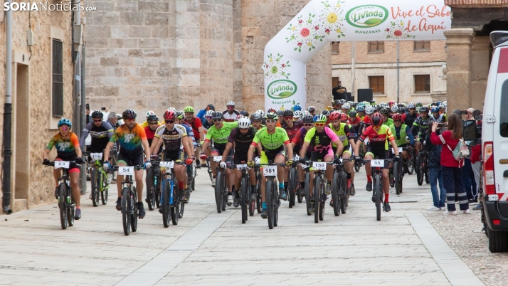 FOTOS | La fruta y la bici, buen maridaje en El Burgo