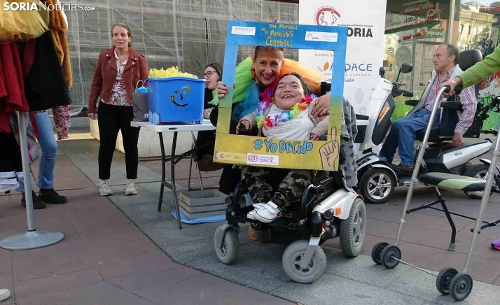 Aspace sale a la calle, festiva, pero reivindicativa