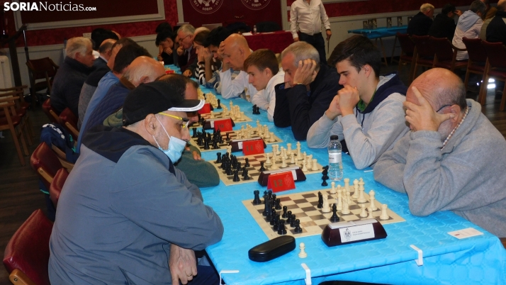 Fotos: 60 jugadores se dan cita en el torneo de ajedrez de San Saturio