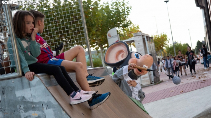 Galería: Decenas de gigantes y cabezudos recorren Golmayo en un espectacular desfile por la Gigantalia