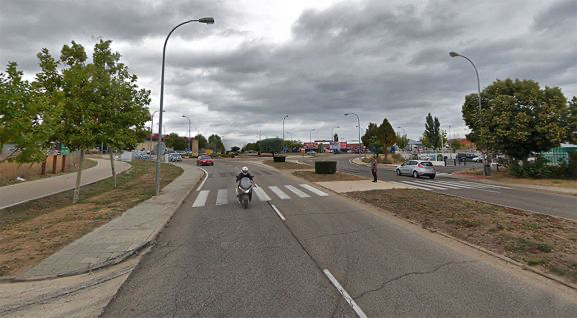 La lluvia deja en la capital balsas de agua y un choque entre vehículos