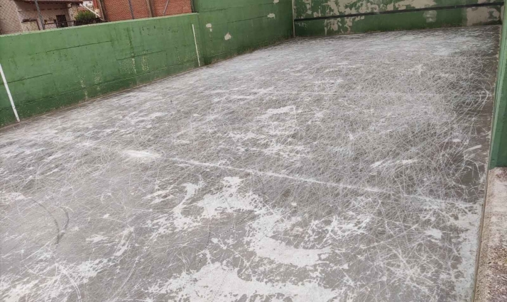 Malestar en San Leonardo por daños en el frontón